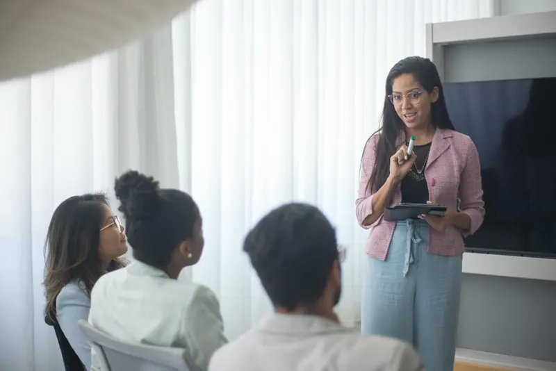 Customer Service Training Made Easy (Step-by-Step Guide)